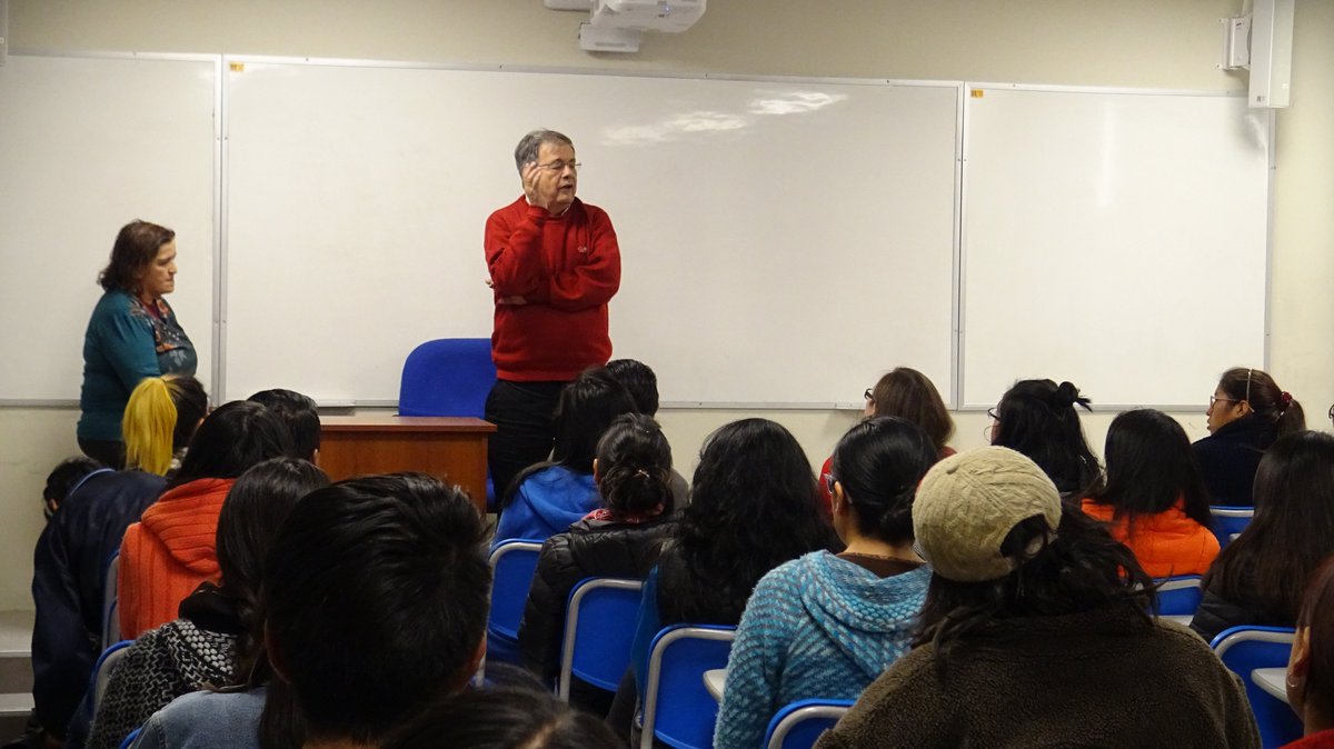 FacUmsa's tweet photo. #TALLER_DE_BIOQUÍMICA 💡👨🔬👩🔬
La Dra. Teresa Corona junto al Dr. Salvador González comenzaron el taller y conversatorio con los estudiantes de Bioquímica.
#BioFar
#UMSA_la_mejor https://t.co/uHfjre3Q62