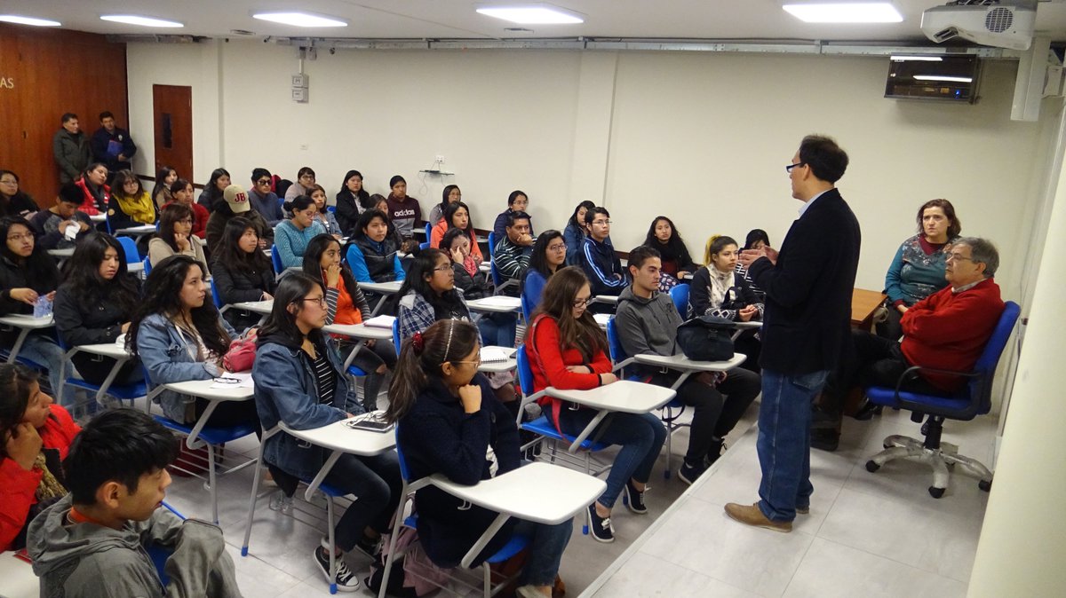 FacUmsa's tweet photo. #TALLER_DE_BIOQUÍMICA 💡👨🔬👩🔬
La Dra. Teresa Corona junto al Dr. Salvador González comenzaron el taller y conversatorio con los estudiantes de Bioquímica.
#BioFar
#UMSA_la_mejor https://t.co/uHfjre3Q62