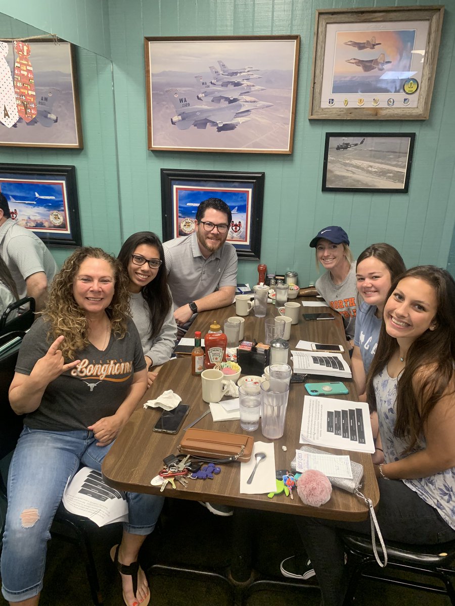 BrewerSoftball's tweet photo. Nothing beats a book study breakfast @ Westside with our Lady Bears 👊🏼 Proud of our girls who want to grow as leaders!!!  #21LawsofLeadership #sharpentheaxe #whateverITtakes https://t.co/lFy7NlGqfA