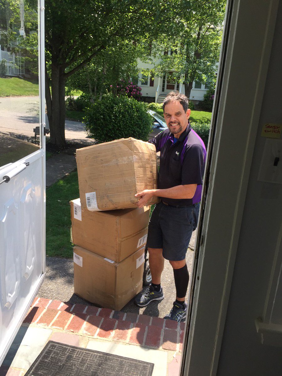 CircleofHopeBOS's tweet photo. Thank you @BOMBAS for this amazing donation of 3,000 pairs of brand new socks! We're so grateful to partner with this generous company to promote the health & dignity of homeless adults in Boston and MetroWest. #Bombas #GivingPartner https://t.co/0lufwRbAWe