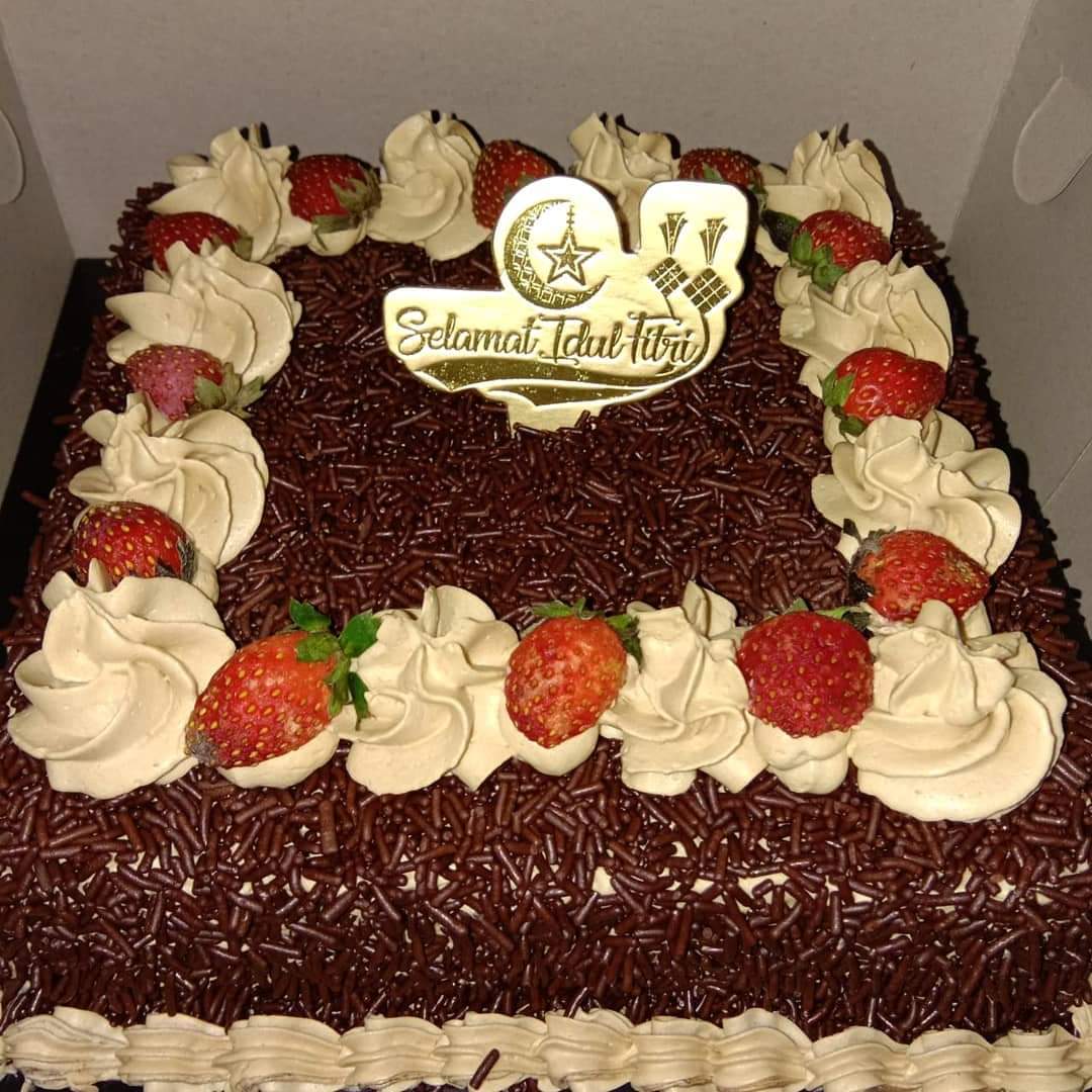 Jika Ramadhan mempertemukan kebaikan pada kita, Insyaallah kebaikan akan mempertemukan kita di Ramadhan yg akan datang

Izinkan Kami sekeluarga menyampaikan:

"Selamat Idul Fitri 1440 H"
Minal Aidzin Wal Faidzin 
Mohon Maaf Lahir Dan Bathin

Hormat kami, 
Achmad Rusyad Manfaluti.