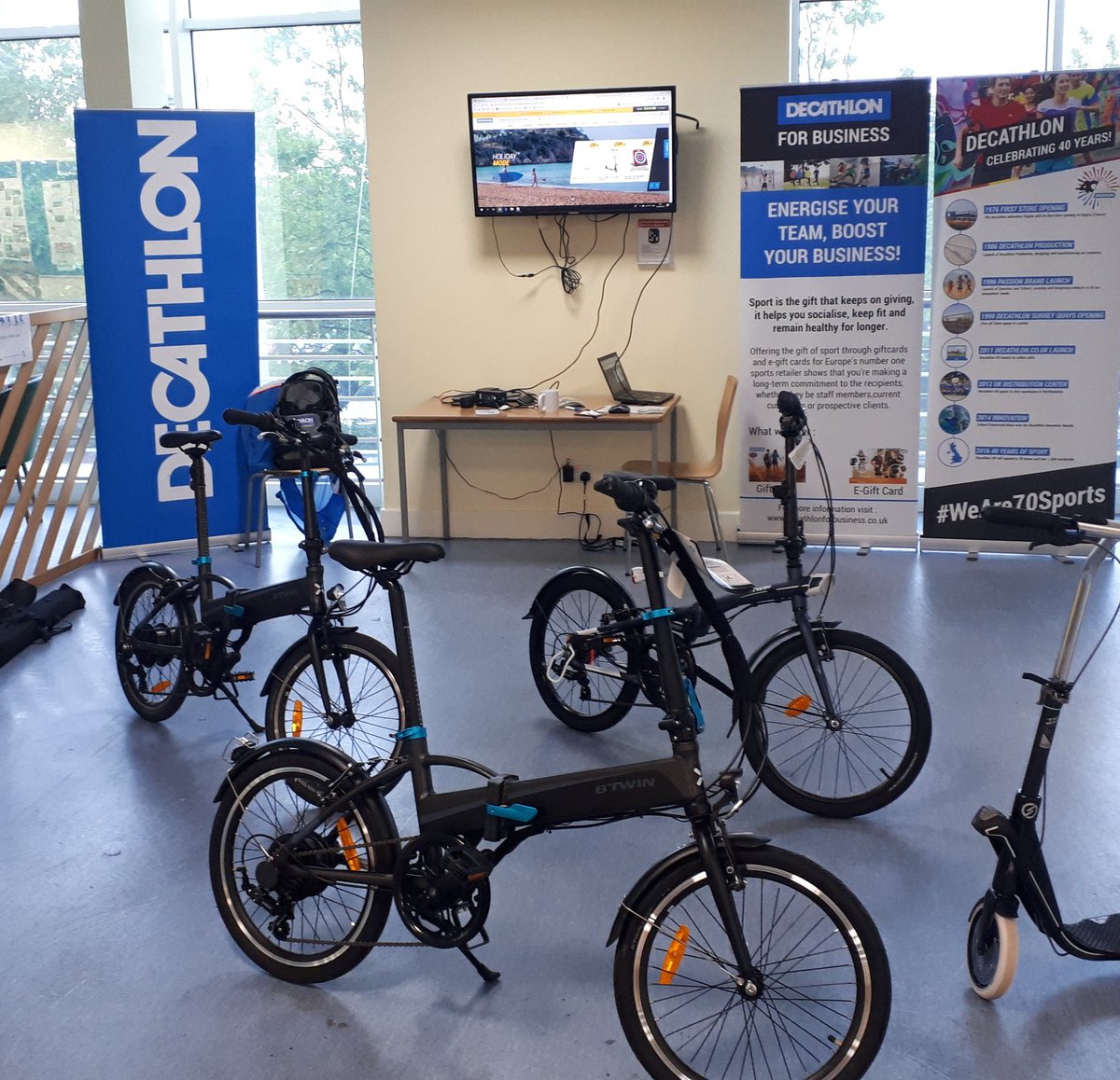 RicsRodriguez's tweet photo. Another initiative by @SloughCouncil #sustainabletransportteam #betterby @RoyalMail worldwide distribution centre #slough we have supported by promoting #biketowork and access to becoming more @ActiveSlough from our store in #bathroad @DecathlonSlough Big thank you! 🚴♂️🛴🌐 https://t.co/bLbc96ePWs