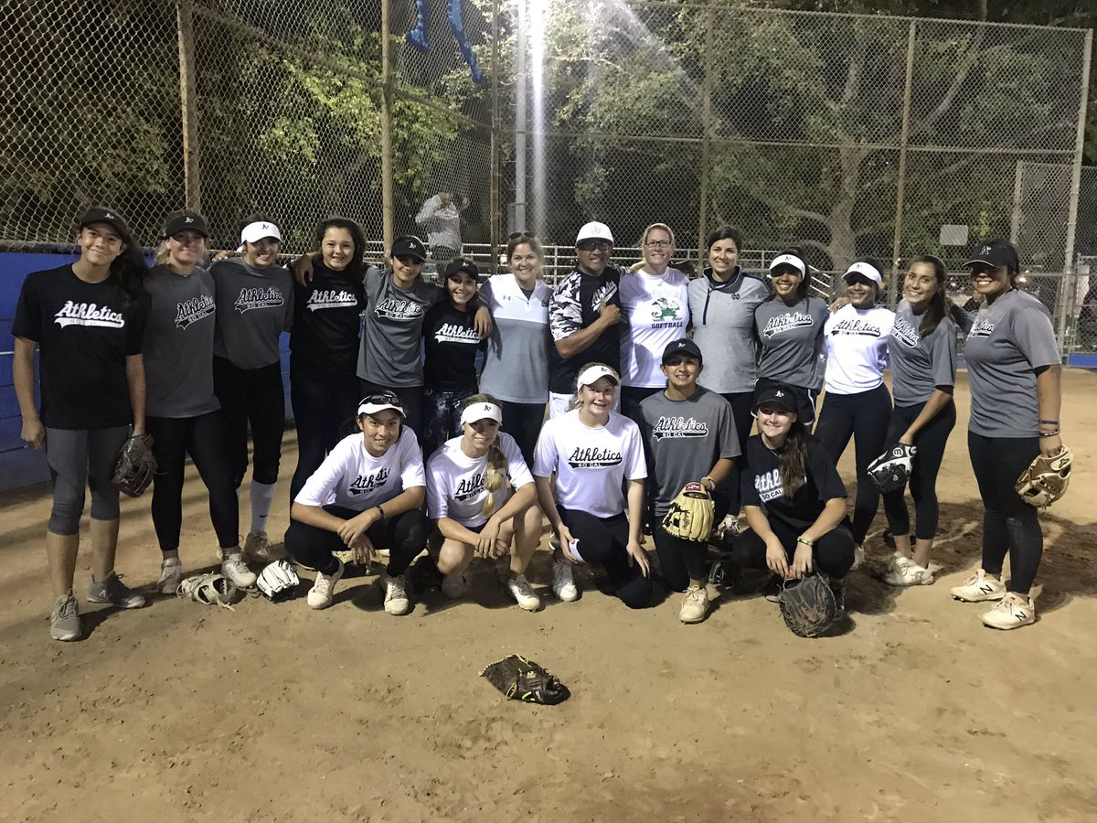 SCA14U's tweet image. Special thanks to Notre Dame coaches Deanna Gumpf, Kris Ganeff and Lizzy Ristano for working out with us at last night’s D-UP clinic! @NDsoftball