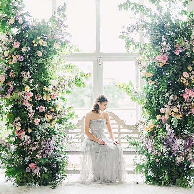 Sneak peek 3 weddings from <a href="/epilkingtonwed/">Emma Pilkington</a> ... tip for anyone attending a class or photo shoot • unless you take a fabulous shot wait for the pro images before posting to your feed ,,, it’s worth it I promise !!! #sabine3weddings  #floralinspiration … bit.ly/2XG0tKc