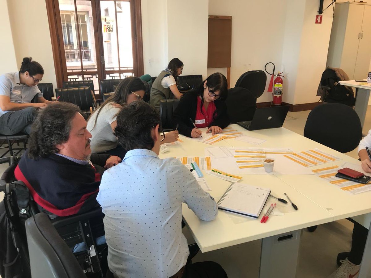 011labSP's tweet image. Digitalizar serviços melhora a experiência do cidadão e cidadã, porém esse processo pode ser desconfortável e turbulento. Reunimos atores da digitalização de serviços da @prefsp para pensa nas principais dores na gestão da mudança #digitalgov #digitalservice #psilab