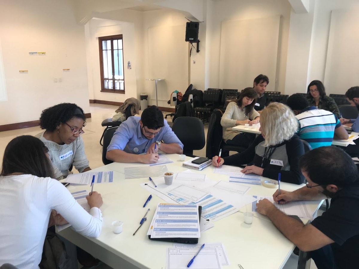 011labSP's tweet image. Digitalizar serviços melhora a experiência do cidadão e cidadã, porém esse processo pode ser desconfortável e turbulento. Reunimos atores da digitalização de serviços da @prefsp para pensa nas principais dores na gestão da mudança #digitalgov #digitalservice #psilab