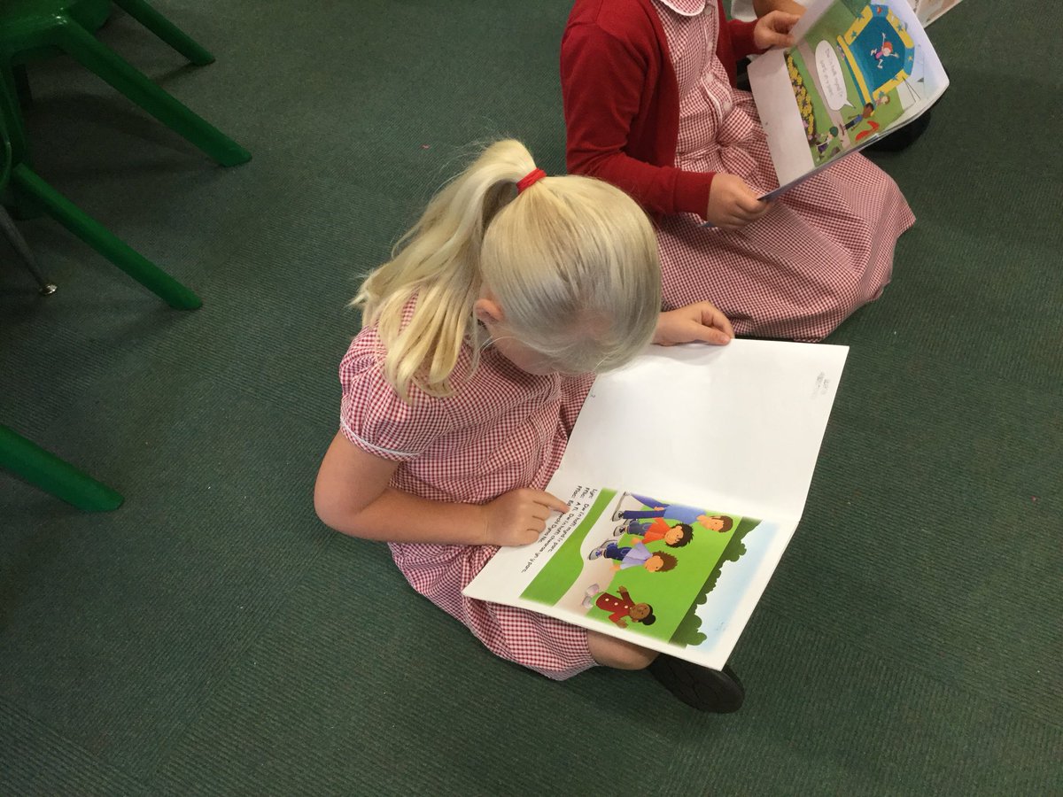 Yr1GUPS's tweet photo. Children in Class1C have enjoyed reading Welsh books this week. They love Fflic and Fflac and enjoy taking it in turns to take them home.@Yr1GUPS  #GUPSCym https://t.co/YKB8FTGZgW