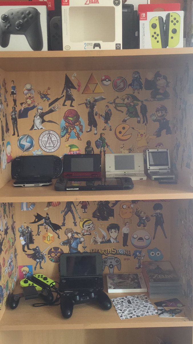 lilpepsflexing's tweet photo. Shoul I buy a game boy color ? #portable #systems #videogames #modest #collection https://t.co/1oyoPzWeSp