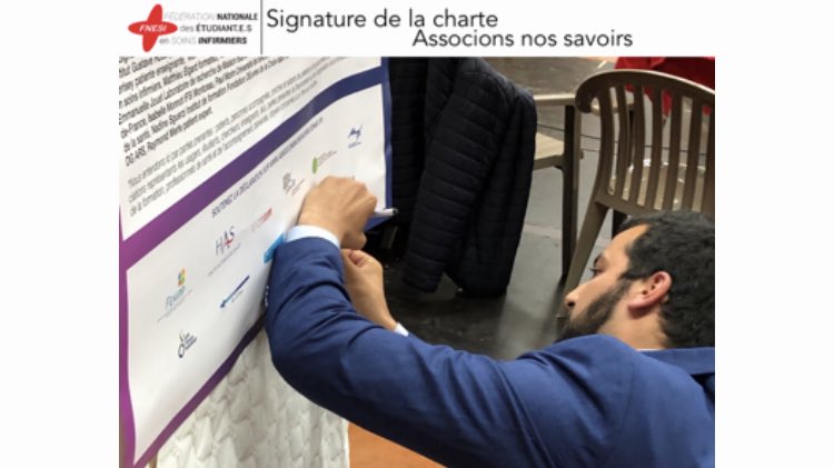 Romaric_Hrv's tweet photo. [#UE19]

📍Lancement officiel de la plénière de @La_FNESI 🙌🏻

➡️Opportinité de pouvoir signer ✍️ la charte « Associons nos savoirs » afin de réussir à créer une collaboration 🤝entre les usagers et le monde de la santé actuel. 

Cc @La_FAGE | @auvergnerhalpes https://t.co/f2S7IhMKqj