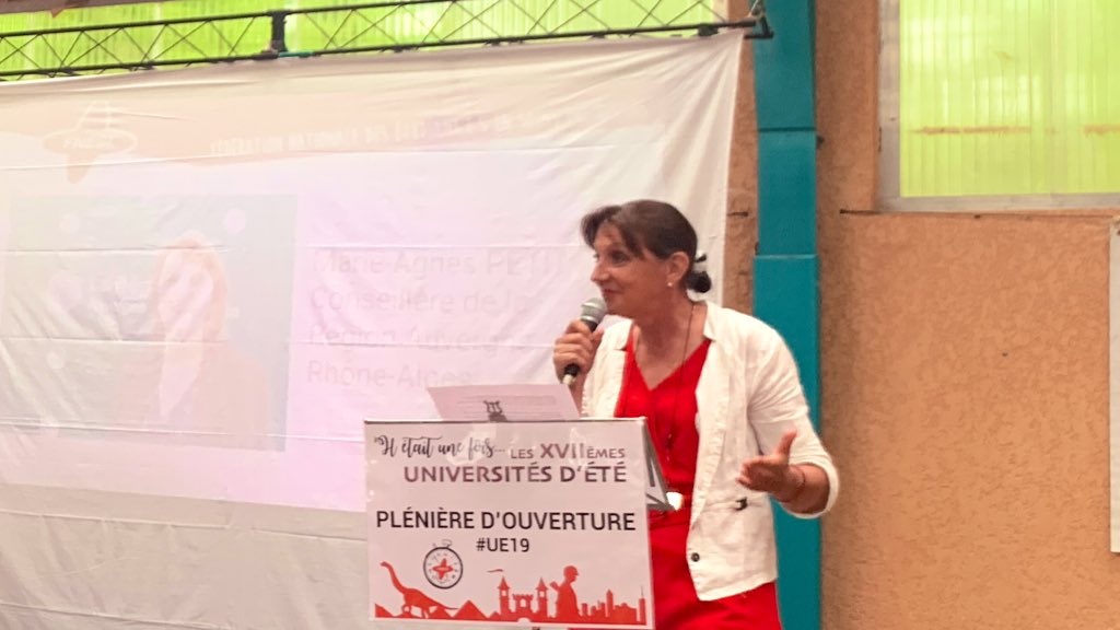 La_FNESI's tweet photo. [#UE19] La région @auvergnerhalpes salue l’implication de @La_FNESI sur la question du #bienetre étudiant ! 

Selon l’enquête menée en Haute-Loire, 60% des ESI en L3 pensent à arrêter leurs études

L’eval systématique des lieux de stage doit permettre d’améliorer le BE des #ESI ! https://t.co/ekp7A13k0g
