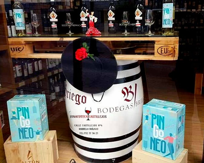 vcastillejos's tweet photo. ¡Estamos de feria en Marbella! 
¿Qué mejor ocasión para probar este vino blanco en oferta llamado #Pingoneo? 
Te esperamos en nuestra #VinacotecaCastillejos 
#Vino #Blanco #Feria #Marbella https://t.co/mD73rLpp7k