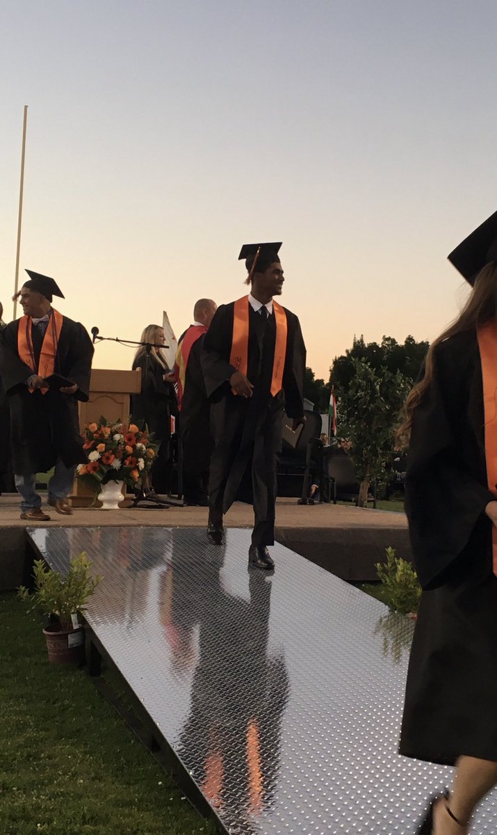 emj_3232's tweet photo. What a night...so proud of my baby boy! Congrats @X_2_Saucy! The graduate! 👏🏾👏🏾👏🏾 #MHS2019grad #senioryear2019 https://t.co/1uCT7kIrwk