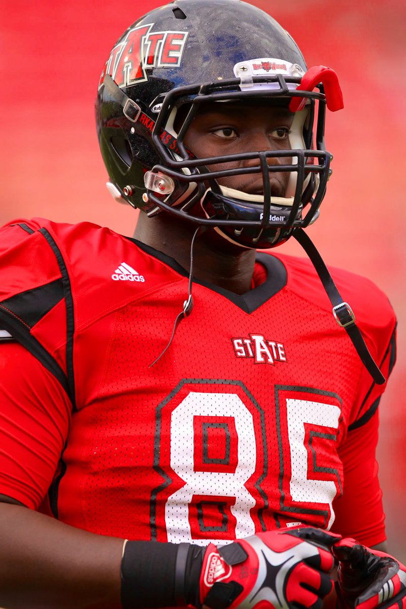 CarlosMccants's tweet photo. 85 days until @AStateFB kicks off the season. My teammate @kedmurry_85 did it all. Pancaked defensive ends &amp; linebackers and also caught touchdowns! My guy “Big Ked” always looked out for me when I first got to Arkansas State! Team first type of player! #BamaBoy 

#WolvesUp https://t.co/4BQYIMSDa3