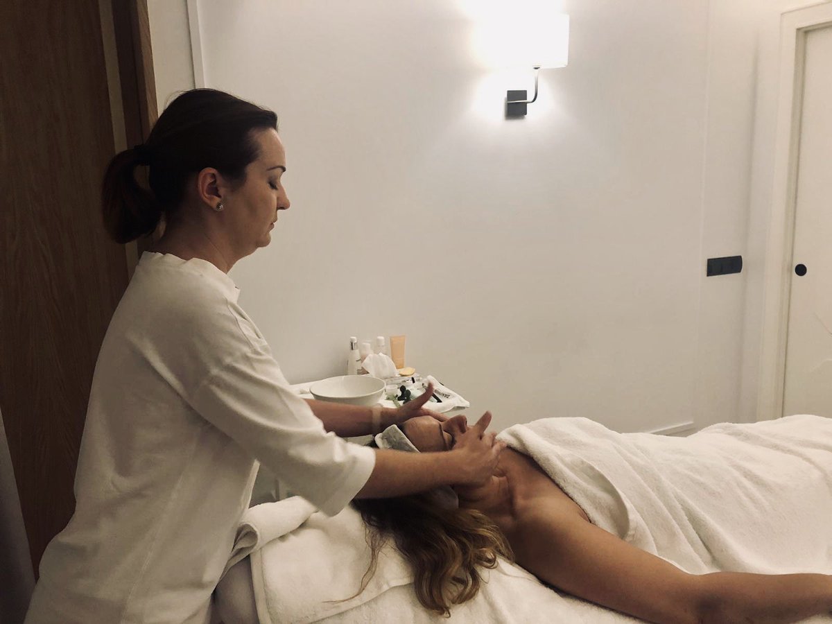 QuintalegreCME's tweet photo. Esta semana una selección de clientas  ha disfrutado de un evento especial corporal de @DARPHIN con tratamientos exclusivos que sólo se realizan en #paris Vanguardia cosmetológica profesional https://t.co/GsiHbWD8In