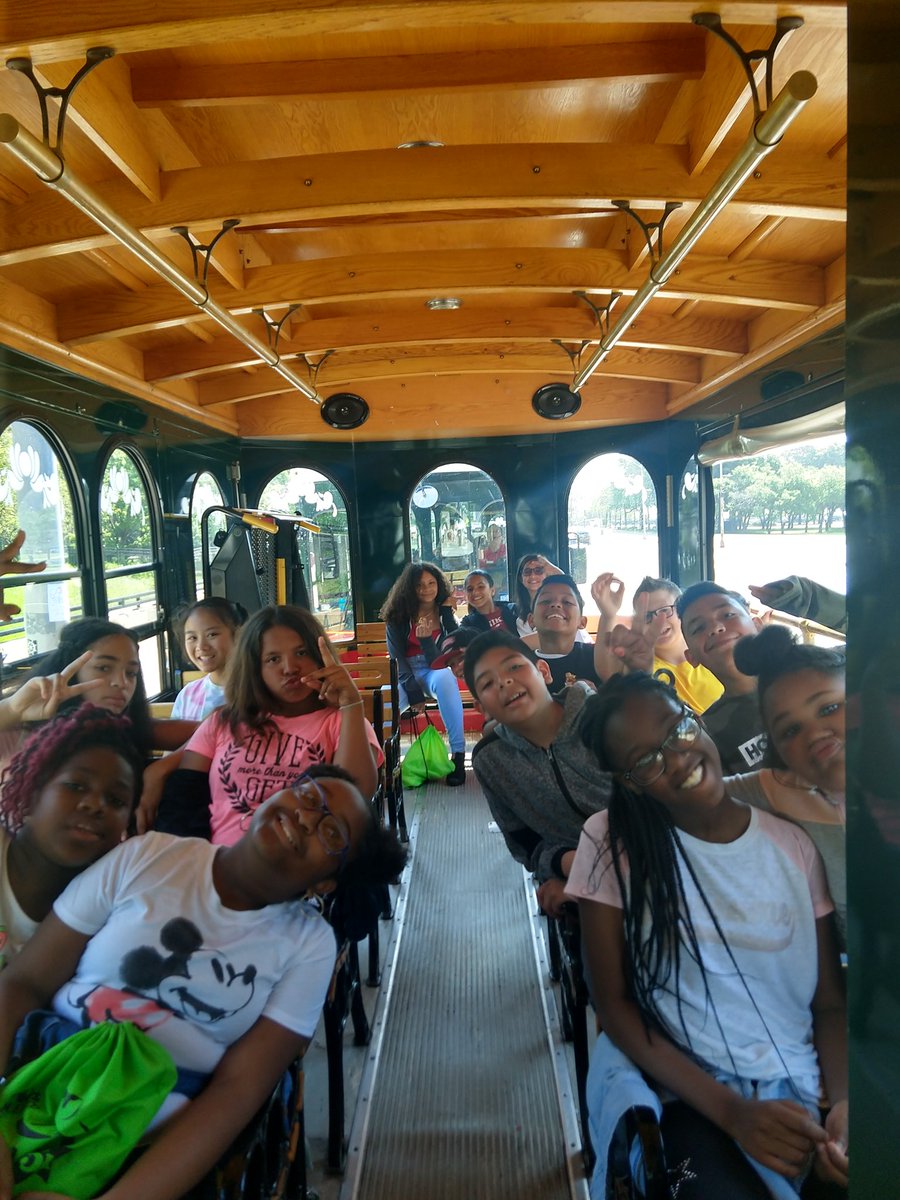 mslatronica's tweet photo. Trolley Trip 🤩 @teachbeaty @harguelles80 @SerenaHills_161 #d161learns https://t.co/gVSZN4CTZC