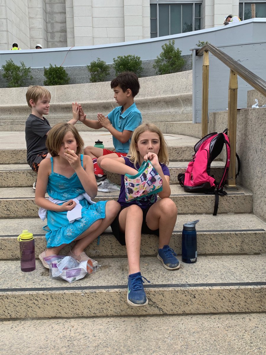 Eating our snack in equal groups of girls and boys!  #roteam2 ⁦<a href="/MsRomeroAPS/">Ms. Romero's Class</a>⁩