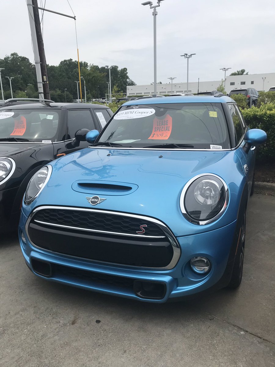 HendrickMINI's tweet photo. Let us brighten this gloomy day with this gorgeous Preowned 2019 MINI Cooper S Hardtop! We have some incredible deals right now to kick off the summer! #youaremysunshine #rainraingoaway #hendrickmini #MINI #miniusa #hardtop #MINIhardtop #cooperS #motoringaroundcrowntown https://t.co/gbNalm0WTj
