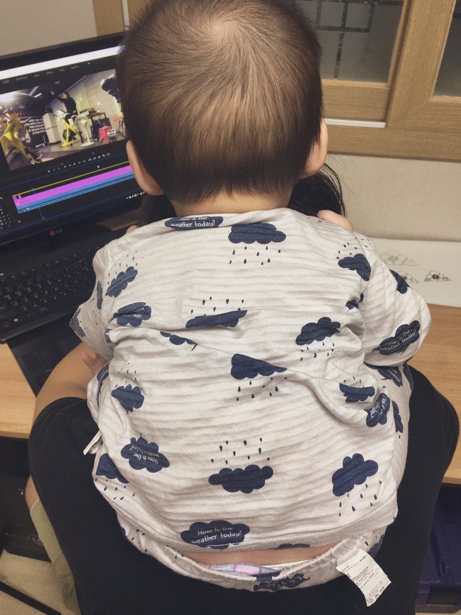 yoplaut's tweet image. 아이 좋아 #둘째 #무등태우고일하기 #육아빠