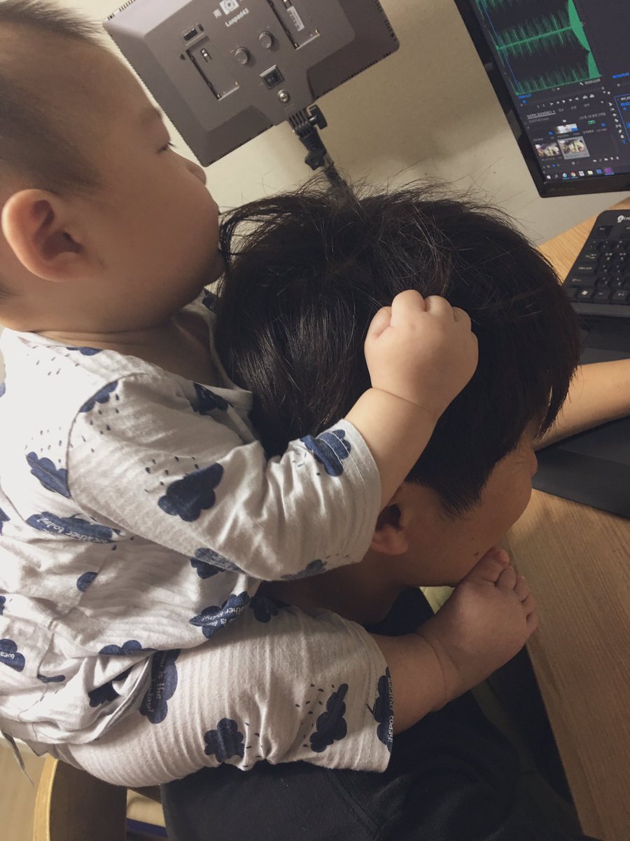 yoplaut's tweet image. 아이 좋아 #둘째 #무등태우고일하기 #육아빠