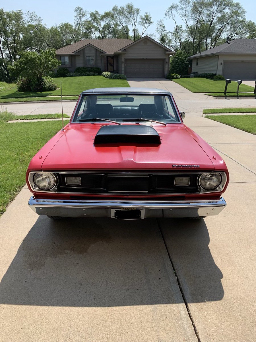PONDimonium's tweet photo. Happy #FrontEndFriday
#mopar #plymouth #valiant #scamp #1971 #abodymopar #notadart #lunati #keithblackinc #milodon #TTIheaders #lokarequipped #holleyperformance #edelbrock #coperacingtransmissions https://t.co/jYmUUTQ05W