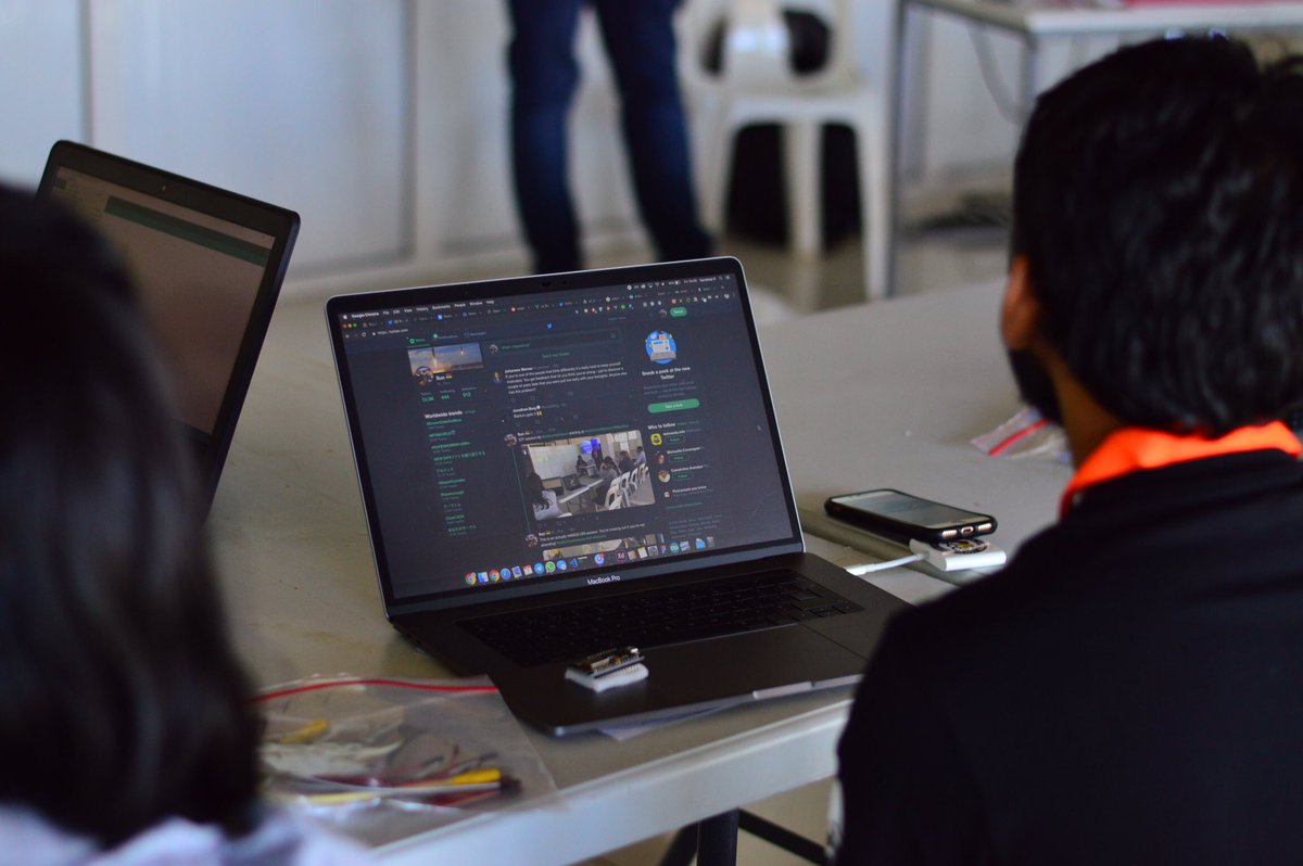 SWITCHMauritius's tweet photo. Our breakout sessions are currently happening in different rooms with different speakers holding hands-on workshops in attendees on many different technologies like #IoT, #DataScience, #AI, #AWS, etc

#SwitchConf16 #Switchlevels #Techingover https://t.co/W179M9tLWT