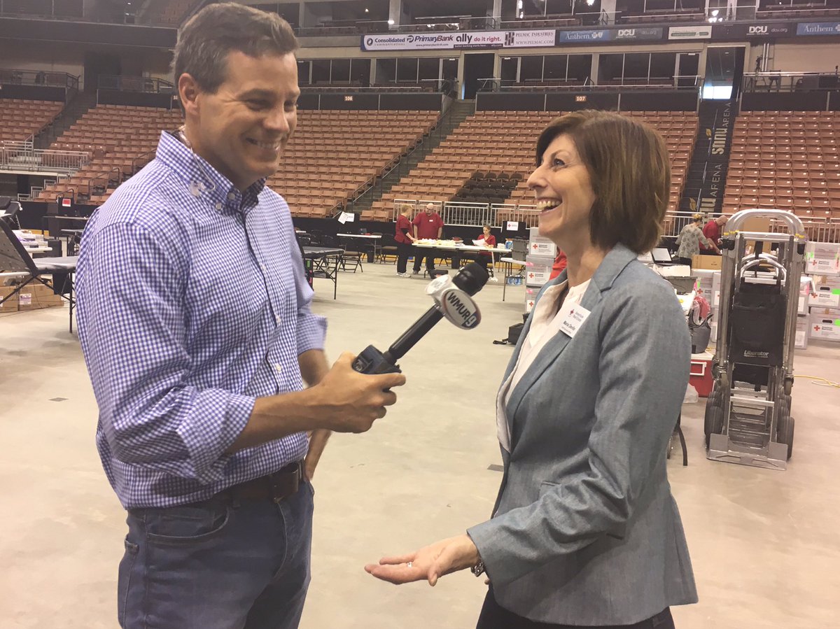 Hanging out with <a href="/sean_wmur/">Sean McDonald</a> for the #wmurblooddrive thank you <a href="/WMUR9/">WMUR TV</a> for hosting our summer kick off! @NHRedCross <a href="/RedCross/">American Red Cross</a>