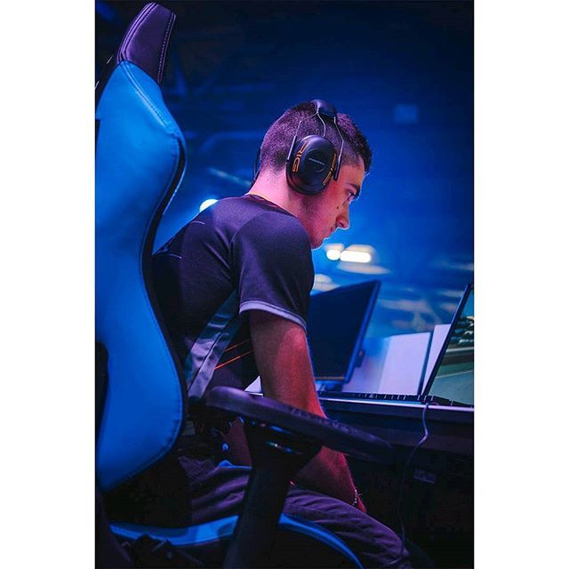 Matthdeval's tweet photo. 🎮GO Aurel Trackamania's Player.⠀⠀
⠀⠀
#photography #photographer #photograph #sony #sigma #a6300 #focus #creativity #creative #shoot #conception #design #insipiration #idea #picture #lightroom #catalan #lan #esport #competition #videogame #trackma… https://t.co/mYTHOMVbO3 https://t.co/sBe8ilrnYA
