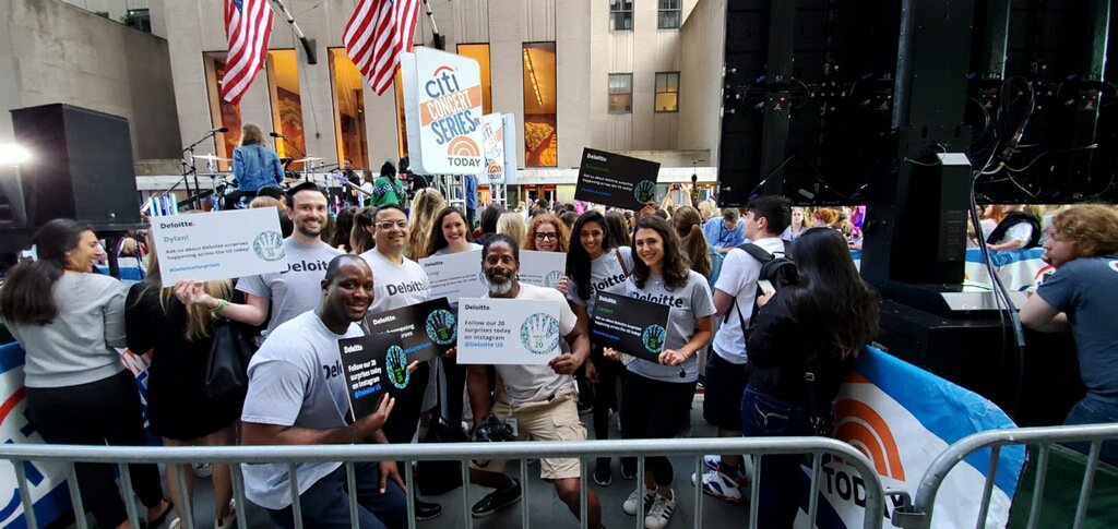 DeloitteUS's tweet photo. Can you spot our NYC Deloitte Impact Day volunteers in the @TODAYshow crowd this morning? Keep your eyes peeled for how we are making an #ImpactThatMatters! https://t.co/cro1iOoPDO https://t.co/pyyOWT7HI6