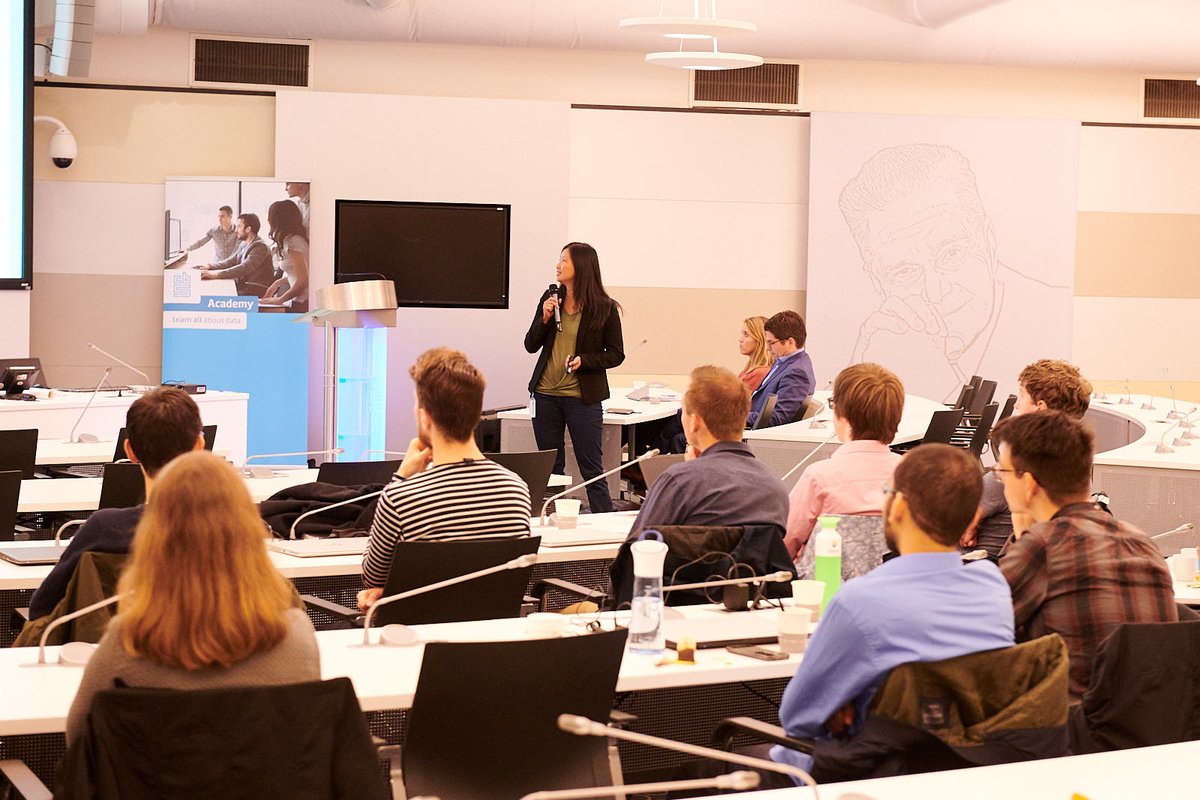 statistiekcbs's tweet image. Deze week @statistiekcbs #Datamatch samen met @MinBZK Deelnemers, o.a. trainees van Rijks Data Science Programma gaan aan de slag met vraagstukken over energietransitie en cybersecurity, met data van het CBS en van diverse externe partijen, zoals #TNO , @KNMI en @RVO_Nederland .