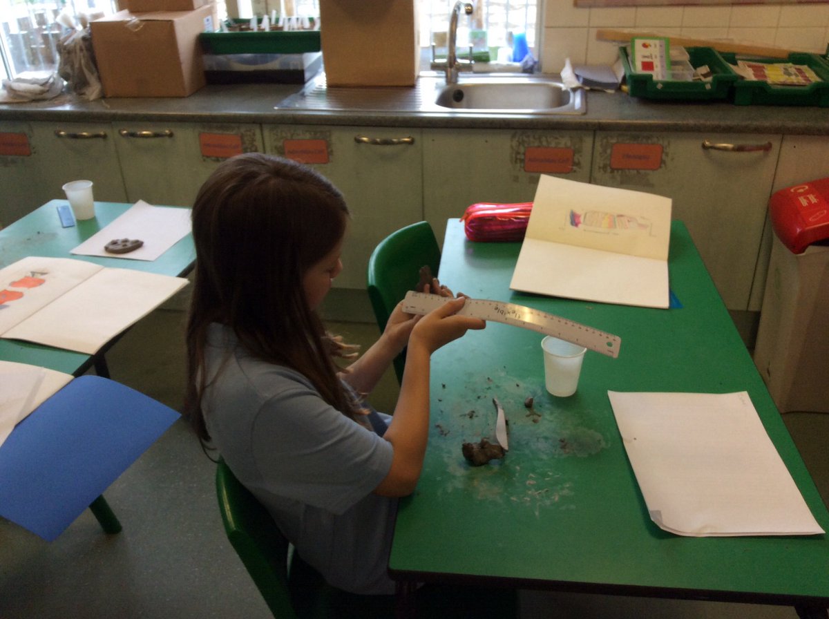 hddpyear4's tweet photo. Precise measuring and sculpting of our clay fish! https://t.co/rTslZUlcCU