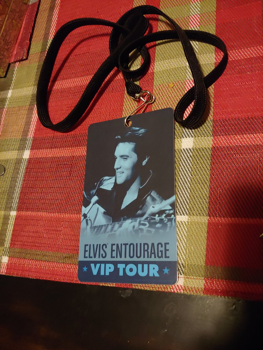 AProdigiosus's tweet photo. #OnThisDay 1982, Elvis Presley's home Graceland was opened to the public by his widow Priscilla. The bathroom where he died was off limits...
#Elvis #graceland #elvishasjustleftthebuilding https://t.co/ixemvOFYxK