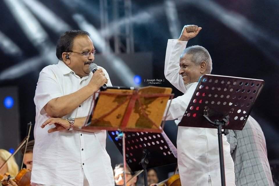 Charan1406's tweet photo. Two legends in one frame β€οΈ
#MusicalGods πΆ https://t.co/DjCdCkw16F
