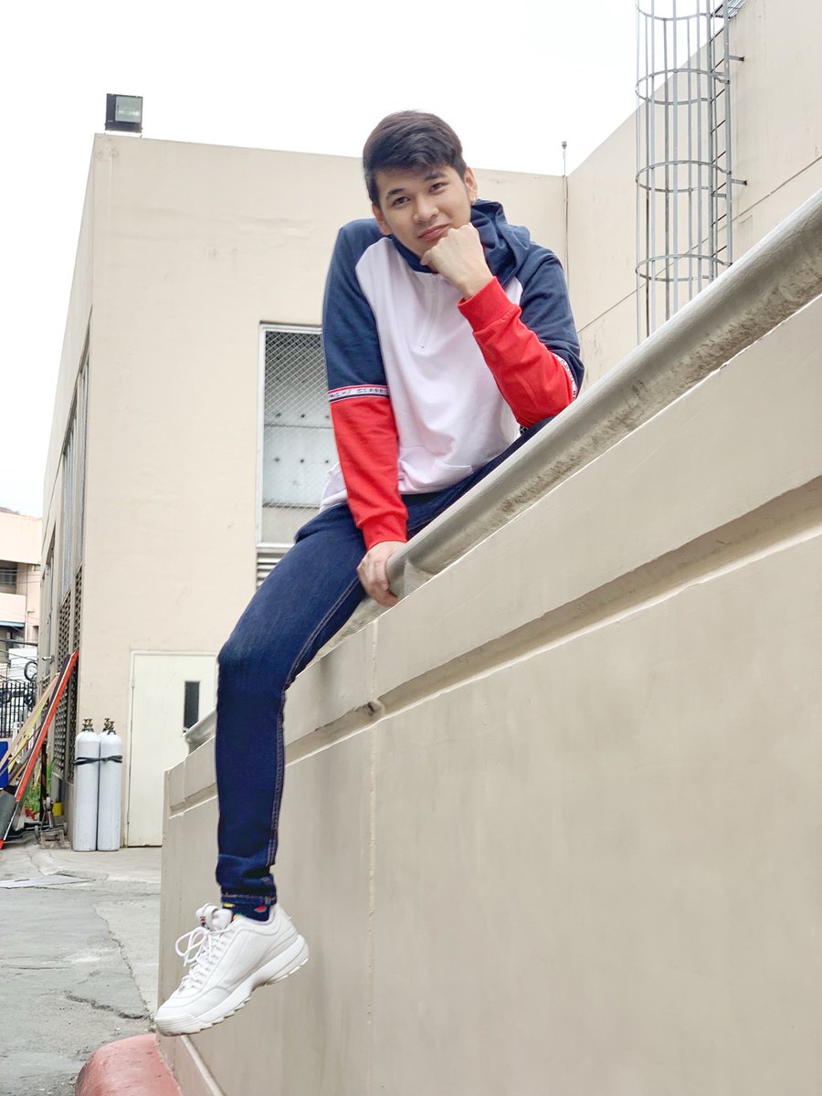 itswilbertross's tweet photo. Pakyut Amp
Jacket and pants by @benchtm
#EVERYDAYBench
#BenchEveryday https://t.co/AUoo7iqLiy