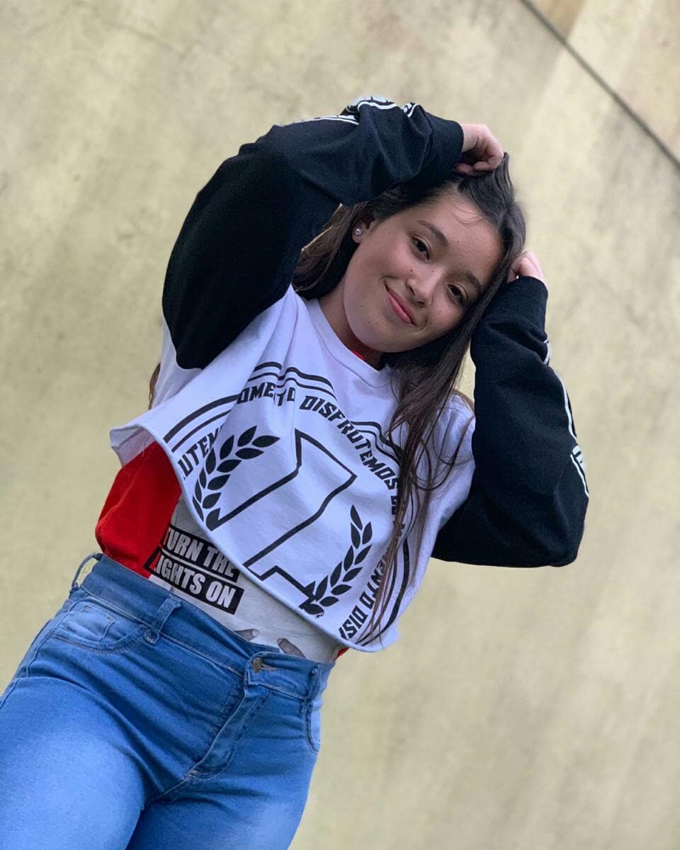 julimontielok's tweet photo. Dan rt porfaaaaa? 
@lalioficial #47look #47lali #TBT #lali47 https://t.co/DmpkflVw85