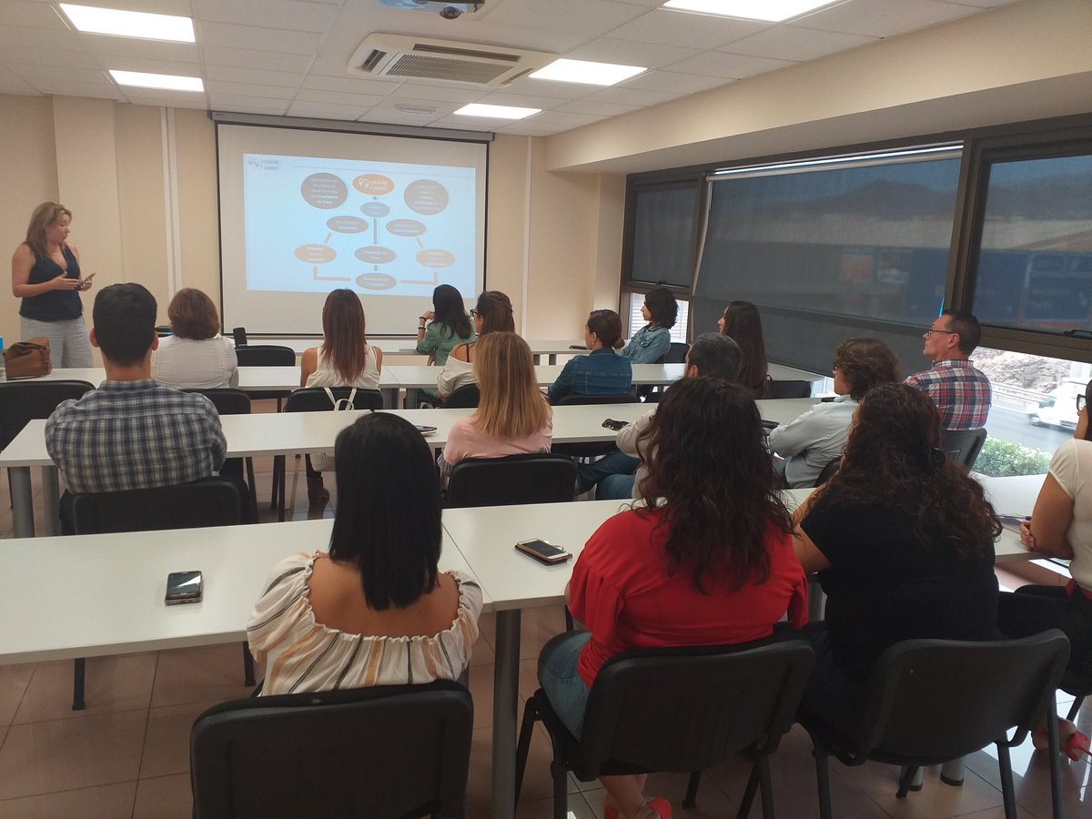 CleceIsabel's tweet photo. Hoy presentamos en la Dirección Regional de #clece en #LasPalmasDeGranCanaria la Asociación @corazon_manos con la que intentamos hacer que la vida de las personas vinculadas a #clece  cambie a mejor.😁 @CleceSocial https://t.co/GYJK8vIlCR