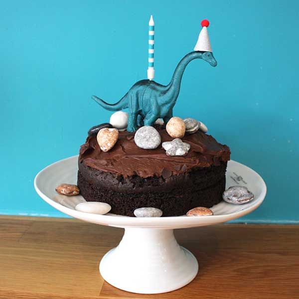 KitCaboodleKit's tweet photo. Make a ROARSOME cake with our handy cake decorating kits! 50% off with code TAKE50. https://t.co/nYYWkE9z3L #dinosaurcake #dinoparty #dinosaurs 🐾 https://t.co/gvpiPmuoTD