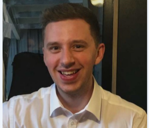 AlumniYes's tweet photo. Jason took part in our company programme and after working with @EYnews he now works with @PwC_UK. Read all about his journey on our Alumni Hub! #EnterpriseForAll #FriYAY https://t.co/k02f9rCNtX https://t.co/sWQ4GcvvQF