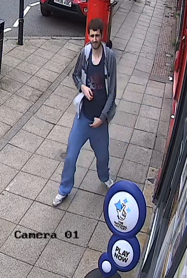 Officers have released CCTV images of a man they'd like to speak to in connection with a burglary in #Sheffield. Do you recognise him? Read the full appeal here - southyorks.police.uk/find-out/how-y…