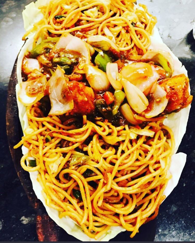 qyfZ0U6IrwDc4dr's tweet image. #Fridaycooking #loveforfood #loveforcooking #foodie #liveforfood #cheesedrumsticks #cheesydrumsticks ✌️😇 @ Apni Pharmacy