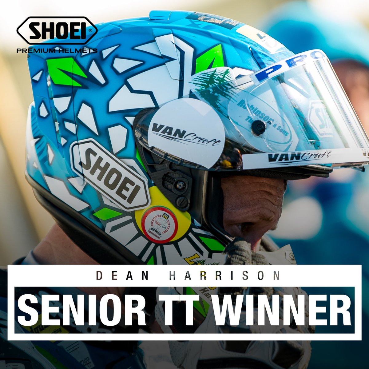 ShoeiHelmetsUK's tweet photo. HARRISON WINS THE SENIOR!
Massive congratulations to both @deanharrisonTT and @SiliconeRacing as Dean takes his first and well deserved trophy of the week with the biggest win going! #Itsakingthing
https://t.co/BBbIJv0Uji https://t.co/UUOaobxJc9