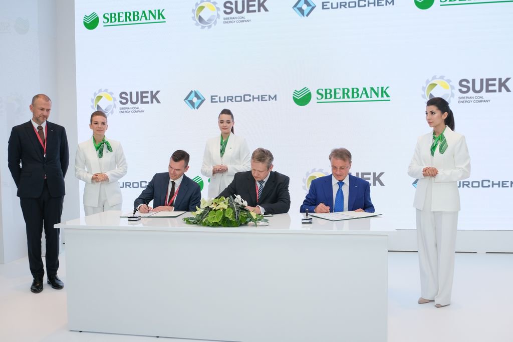 EuroChemGroup's tweet photo. Our CEO Petter Ostbo inks a cooperation agreement with @sberbank and SUEK at #SPIEF2019. Details: https://t.co/TLPOPDgJz9 https://t.co/KbKyddJole