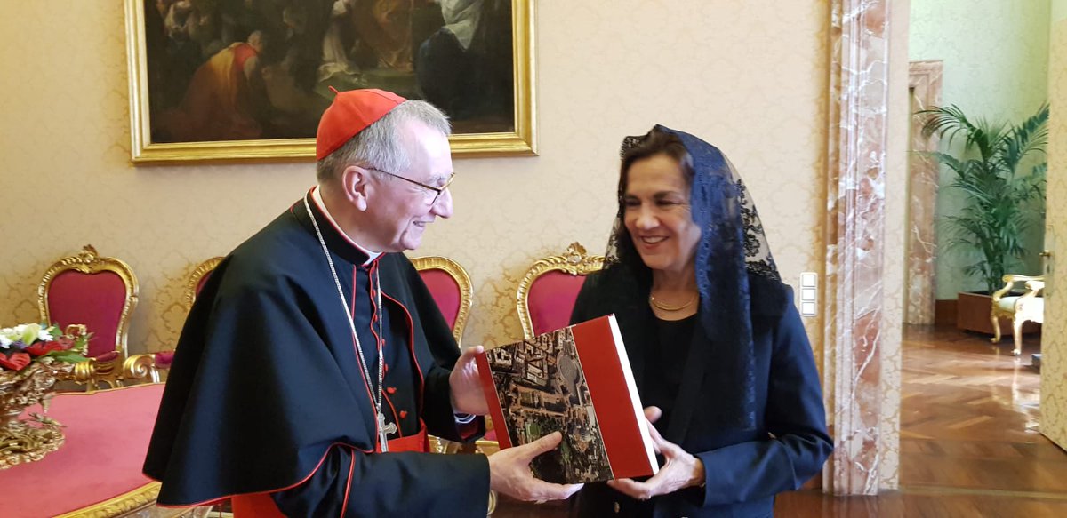 FranceauVatican's tweet photo. L' Ambassadrice de France près le Saint-Siège, Elisabeth Beton Delègue, a remis ce vendredi 7 juin ses lettres de créance à Sa Sainteté le pape François. @francediplo @Elysee @VaticanNews https://t.co/rU1EqbRYBy