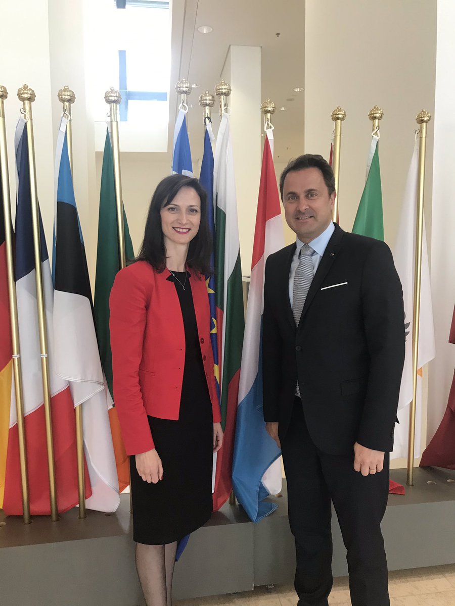 GabrielMariya's tweet photo. Félicitations PM @Xavier_Bettel pour votre engagement envers #EuroHPC. Le superordinateur 🇱🇺 aura une capacité de calcul de 10ml milliard d’opérations/sec, ce qui aujourd’hui est parmi le top 15 mondial. Cette initiative remet l’UE dans la course que grandes puissances de calcul! https://t.co/I17UUd1plf