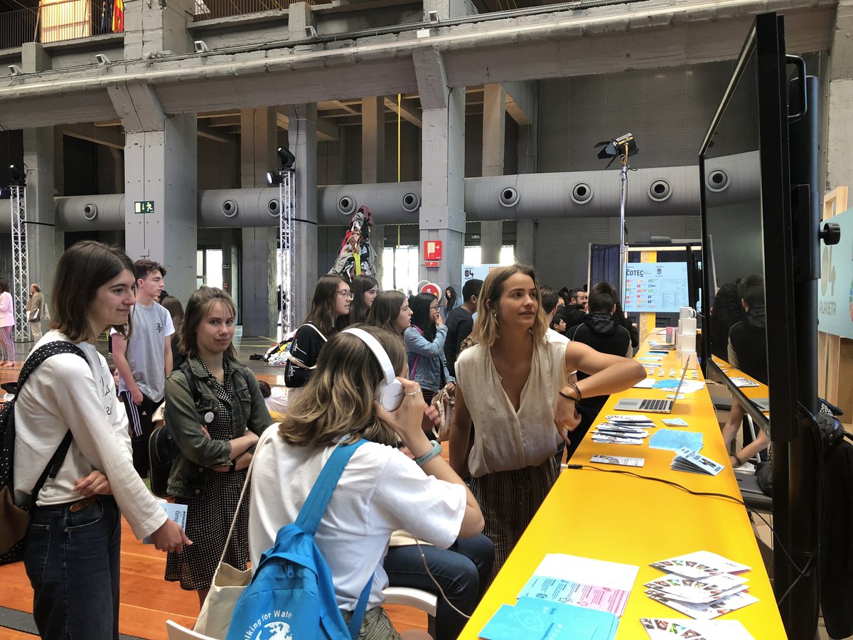ciberyolanda's tweet photo. Algunos momentos hoy en nuestro strand Elige tu propia aventura en @EMPODERA_org en #Imperdible_04 #empoderaxlosODS #agenda2030 https://t.co/uba18d9h2u