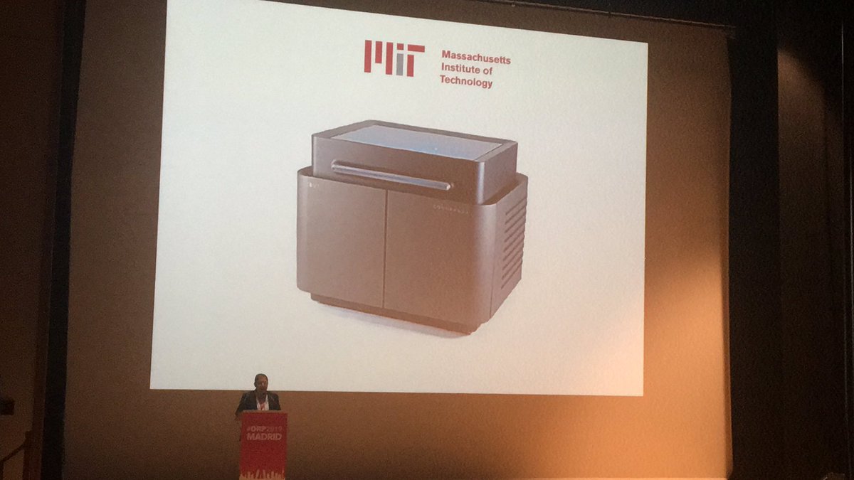 AdiTalento's tweet photo. Ya se puede imprimir con 30 materiales diferentes en la misma impresora @amadormenendez en la clausura de #ORP2019 https://t.co/DEXR7MuJFh