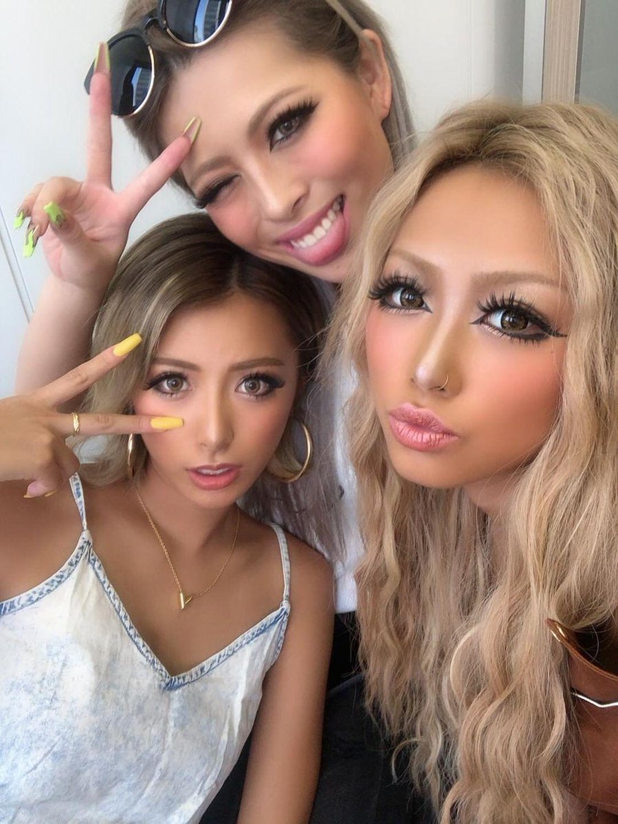 9_6_0807KiSu's tweet photo. 強め三姉妹で表紙やってみたい🖤

夏の雰囲気でてきたよー💓 https://t.co/hQdn4Tk2V8