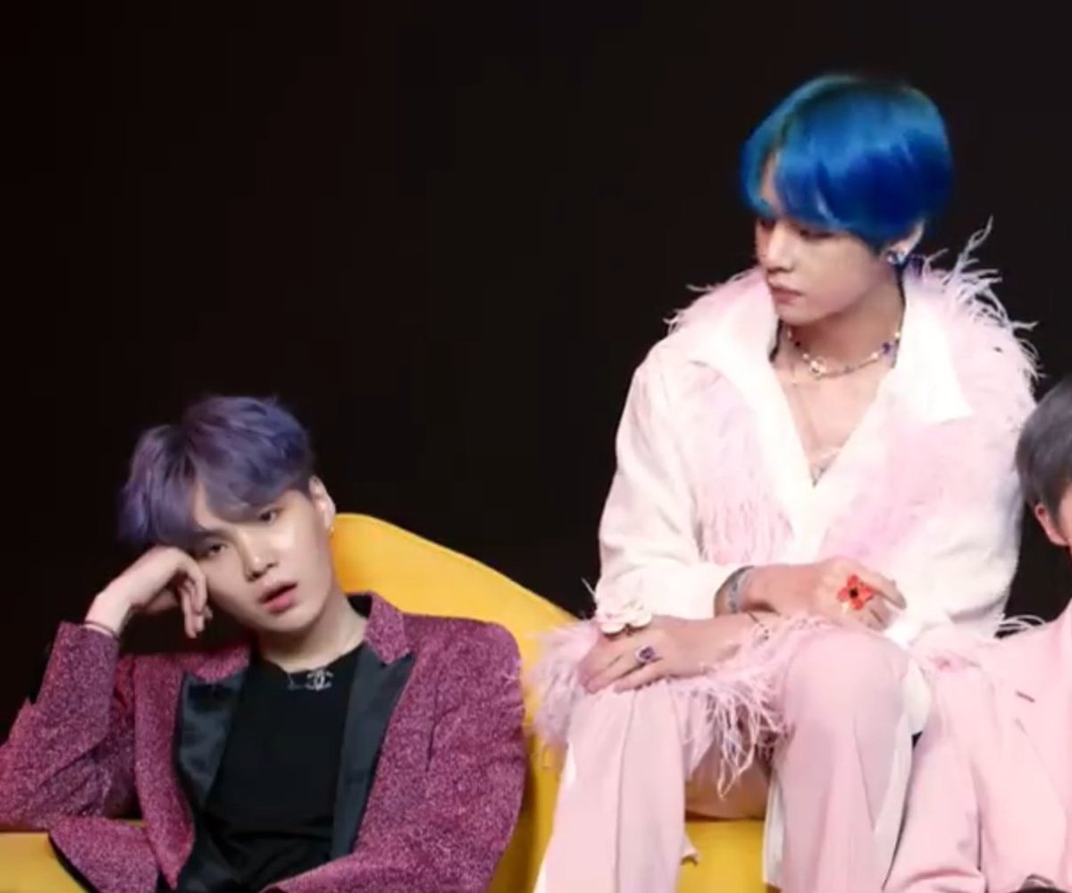 DevilishHxst__'s tweet image. — Alastor &amp;amp; Charlie viendo un tutorial de como matar gente — 

[Charlie a la derecha y Alastor a la izquierda]