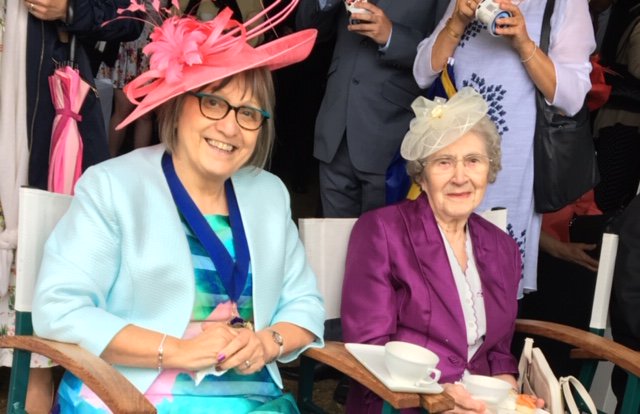 UKUnitarians's tweet photo. Our President Rev Celia Cartwright (@CeliaRevcelia) reflects on a recent visit to Buckingham Palace 🏰👒🍰
Read it here: https://t.co/xDxeKESlnp
#WeAreUnitarians #TeaWithTheQueen #Reflections https://t.co/3x23qMcPeu