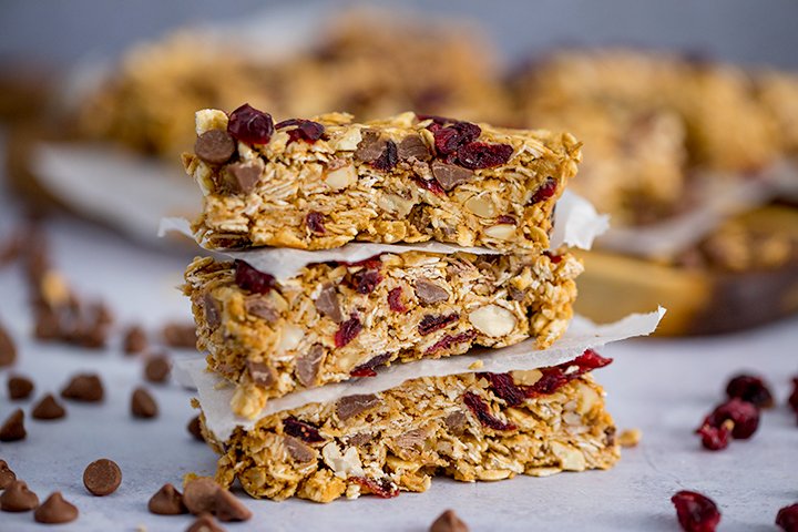 KitchenSanc2ary's tweet photo. Only SIX ingredients! My No Bake Peanut Butter Granola Bars are really quick and easy to prepare! https://t.co/1jxVFTGgWi #breakfastonthego #makeaheadbreakfast #nobake #granola #granolabar #oatbar #peanutbutter #snack https://t.co/jvFyVFmr9i