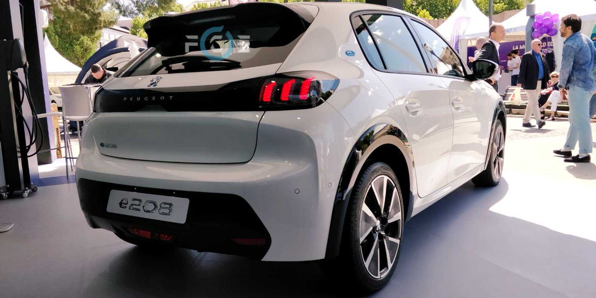 foroelectricos's tweet photo. Una de las estrellas de esta edición del #VEM2019 es el nuevo Peugeot e-208. Una versión eléctrica que veremos este mismo año en el mercado y que destaca por su atractivo diseño exterior e interior. #Peugeot #Peugeot208 #Peugeote208 @PeugeotES https://t.co/jojDCKoyXV